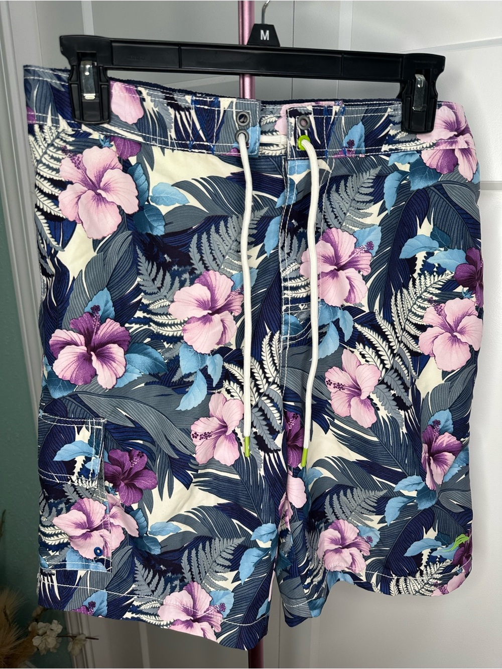 Tommy Bahama Baja Hibiscus Hues NWT men’s swim trunks small pocket